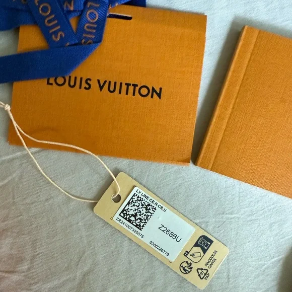 Louis Vuitton Black and White Sunglasses - Picture 8 of 10